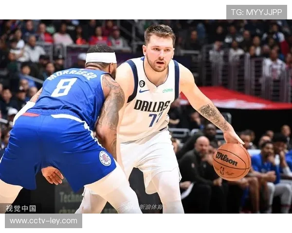 快船独行侠对攻大战，东契奇空砍高分