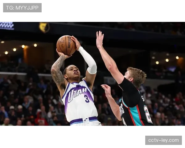 爵士147-101大胜灰熊，马尔卡宁30分15篮板收官